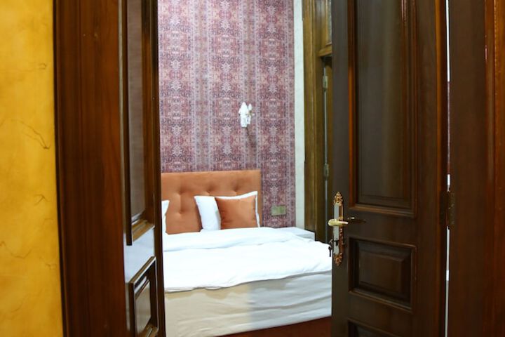 Room 12 of 15