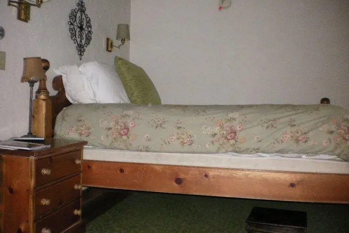 Room 6 of 12