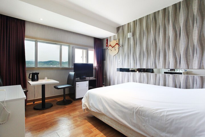 Room 5 of 62