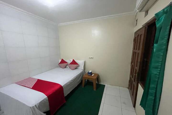 Room 27 of 37