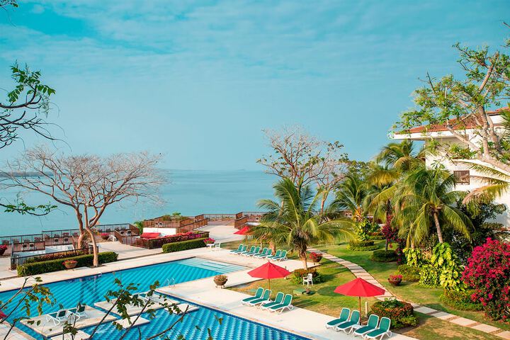 Hotel Pool