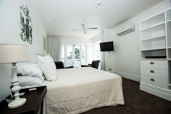 Room 10 of 85