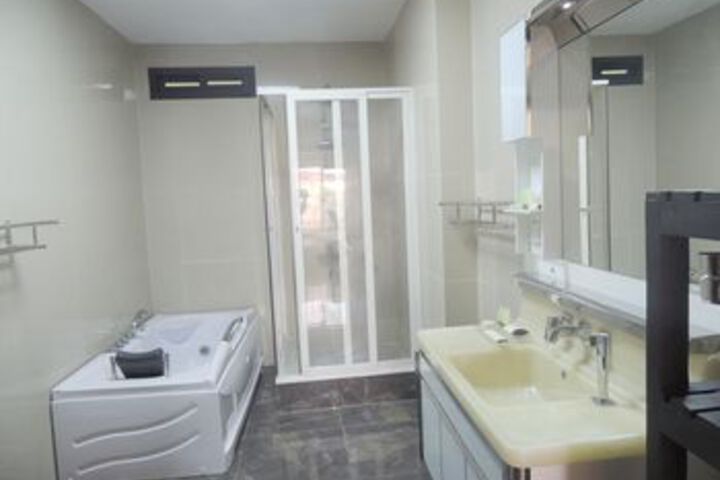 Room 5 of 95