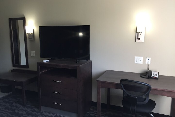 Suite King Size Bed (10 of 20)
