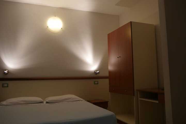 Room 4 of 11