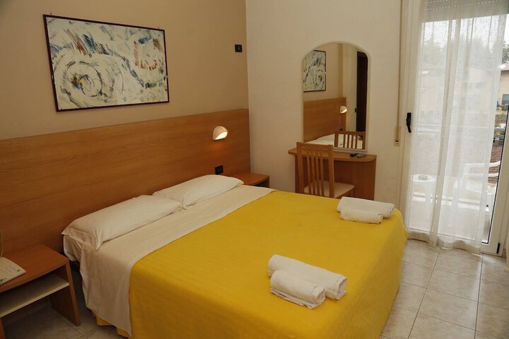 Room 4 of 43