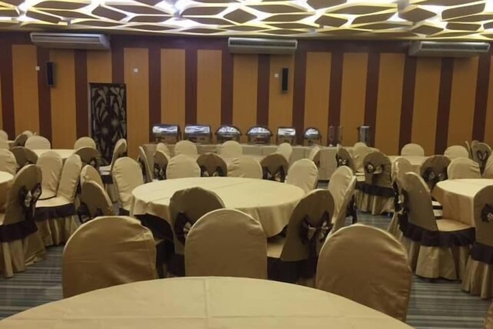 Ballroom/Hall 15 of 17