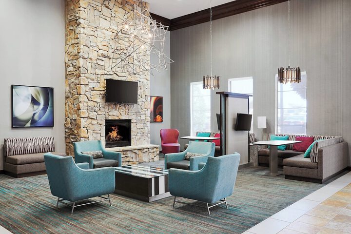 Lobby lounge
