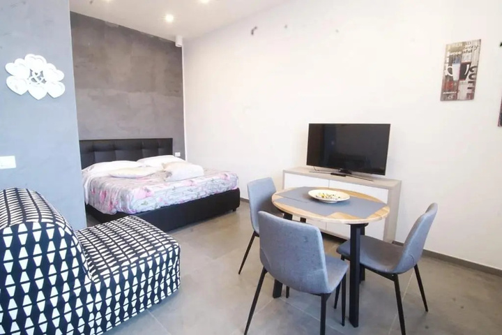 Room 2 of 3