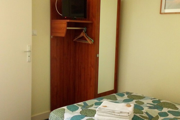 Room 13 of 30
