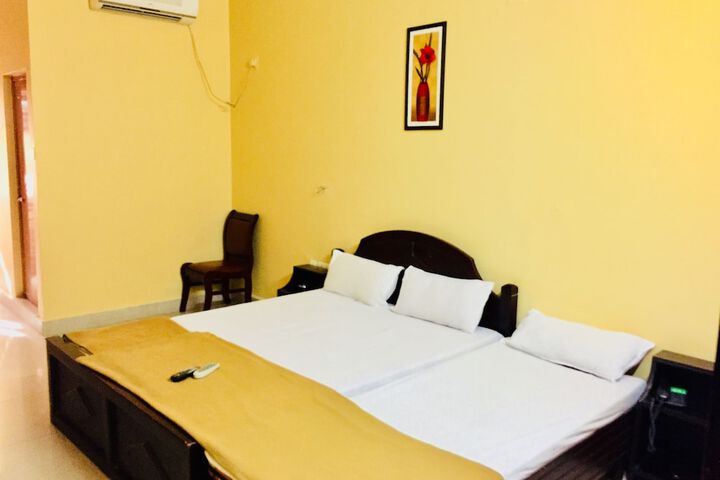 Room 10 of 18