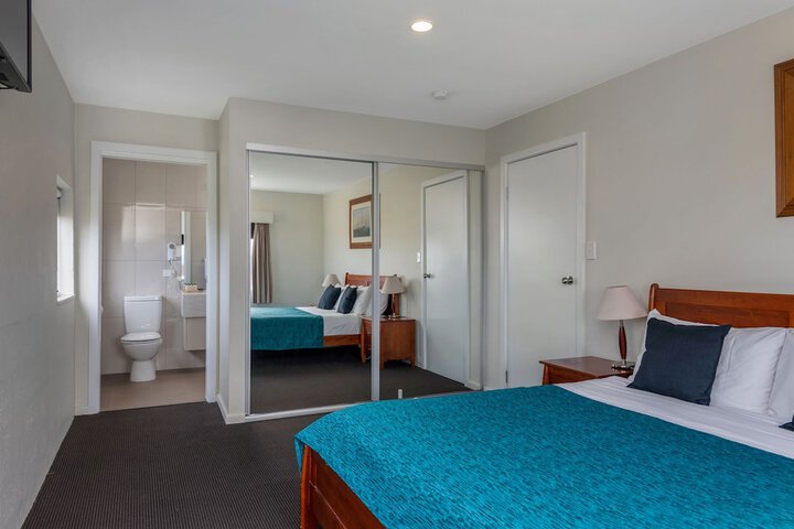 Room 16 of 76