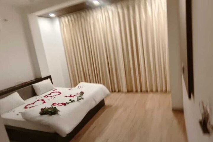 Room 10 of 15