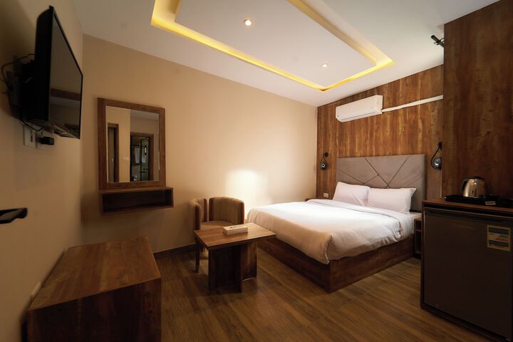 Room 16 of 60