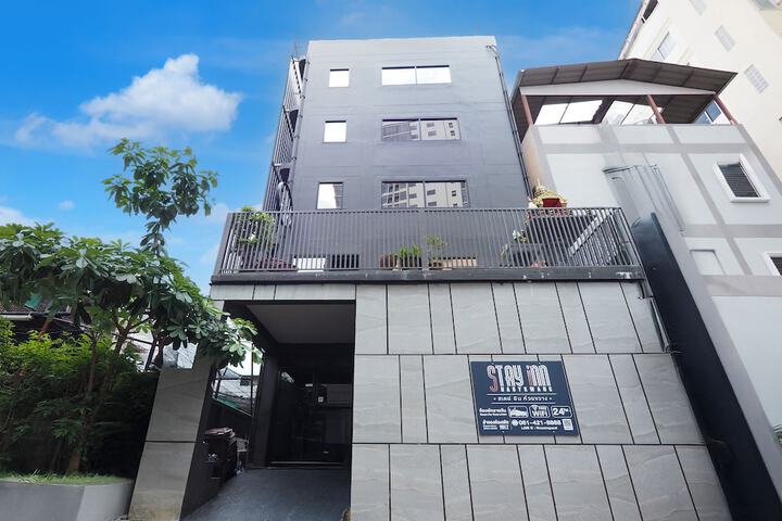 RQ Bangkok Huai Khwang by Collection O