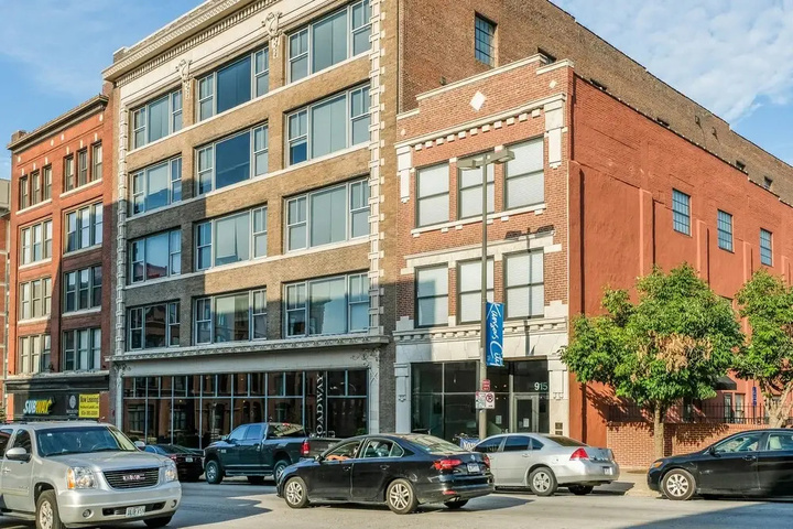 Image of FRONTDESK 915 Broadway Apts Downtown Kansas City