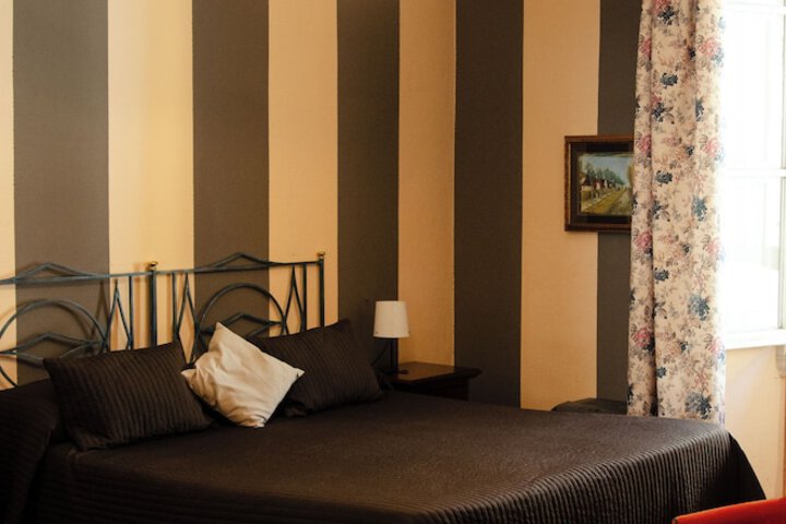 Room 12 of 25