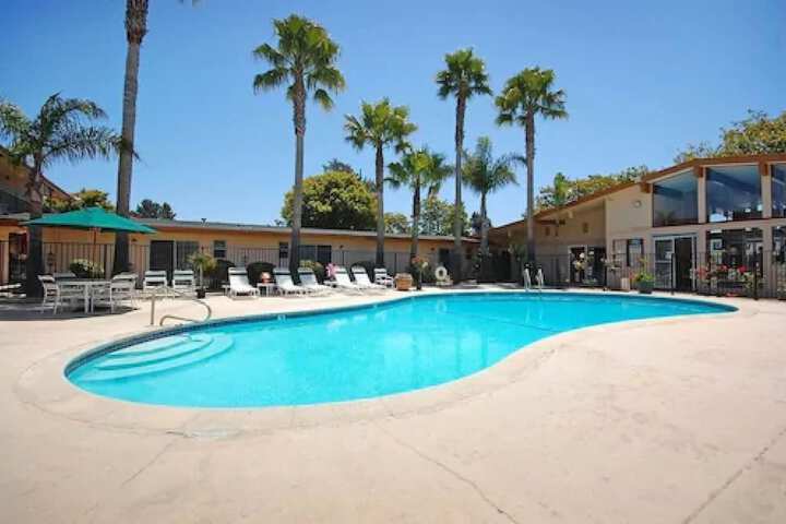 Hotel Pool