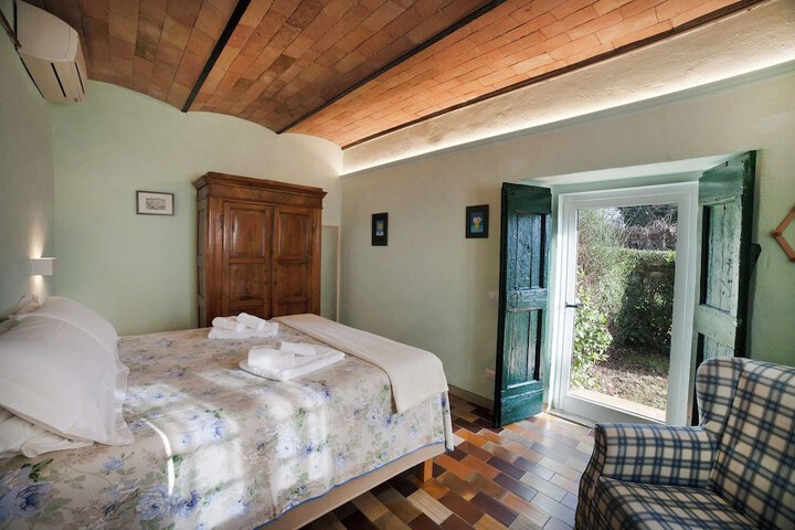 Room 10 of 86
