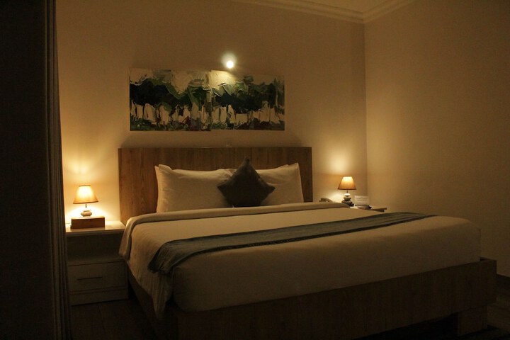 Room 12 of 90