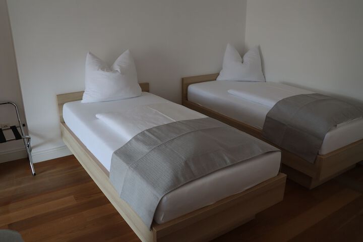 Room 5 of 20