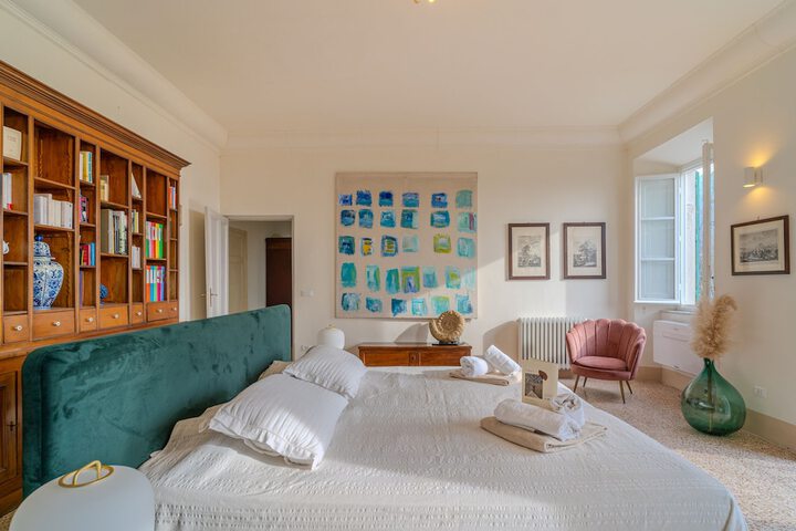 Room 28 of 106