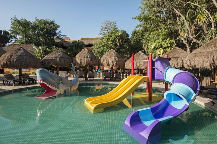 Hotel Pool