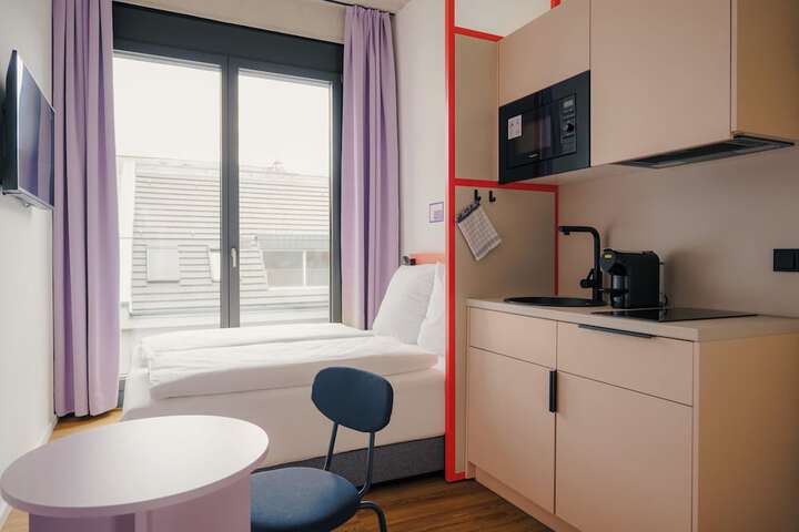 Room 30 of 65