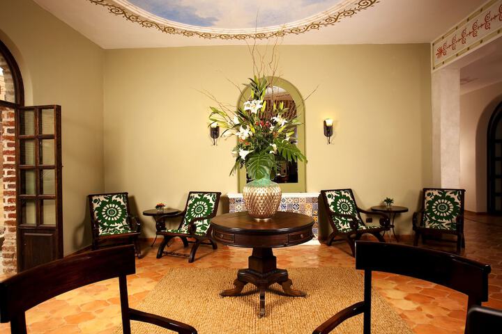 Entrance & Lobby