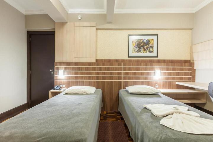 Room 6 of 40