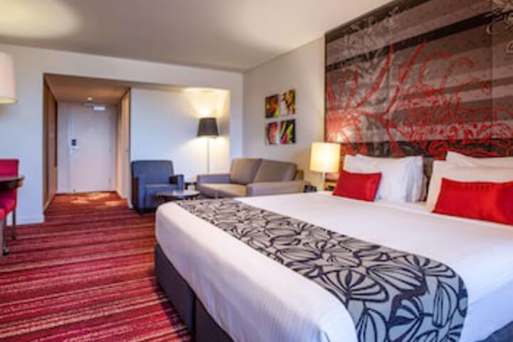 Room 40 of 237
