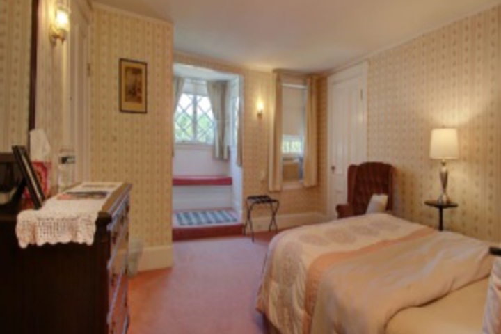 Room 369 of 408
