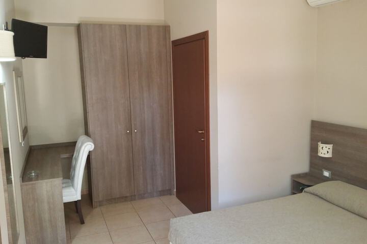 Room 8 of 63