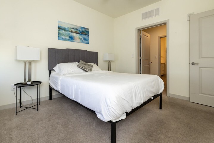 Room 6 of 136