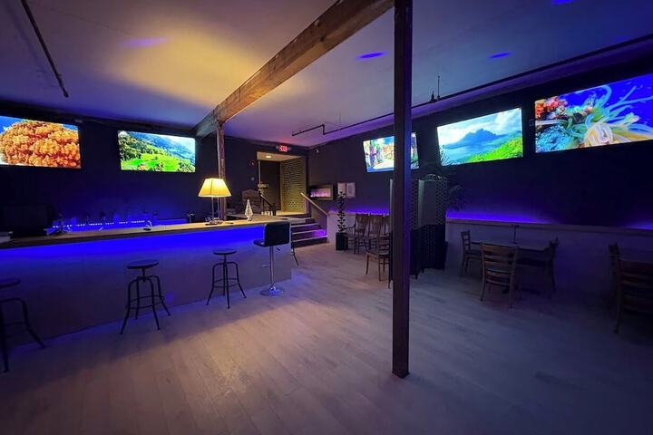 Lounge 19 of 25