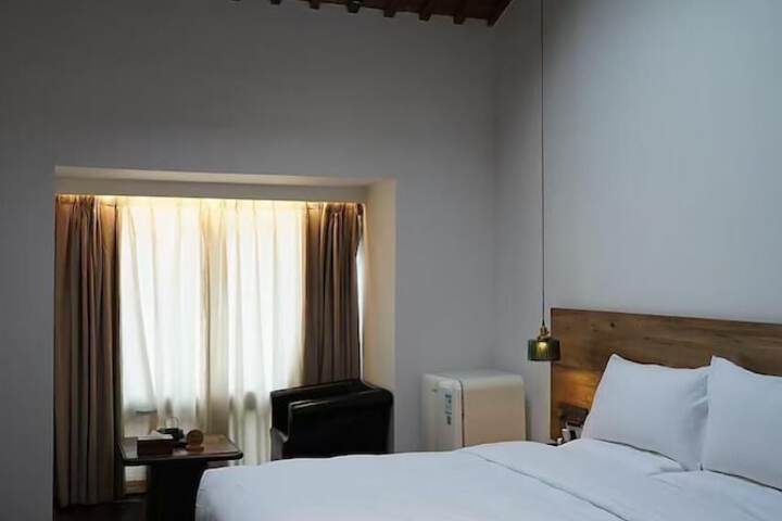 Room 34 of 147
