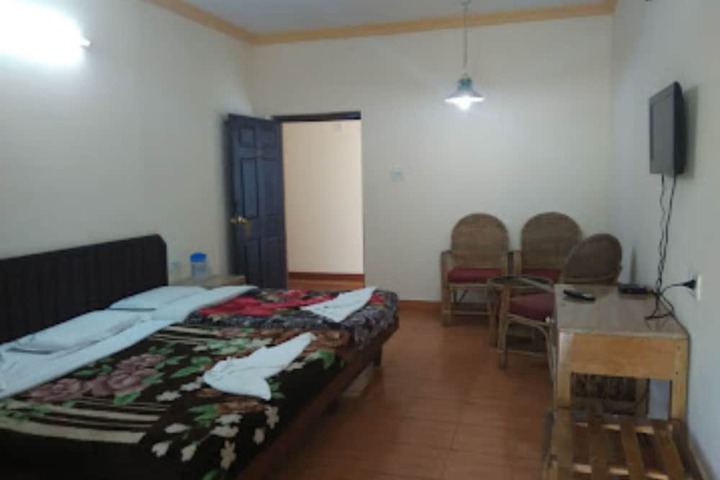 Room 4 of 16