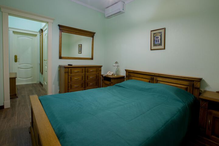 Room 11 of 38