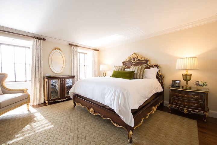 Room 5 of 221