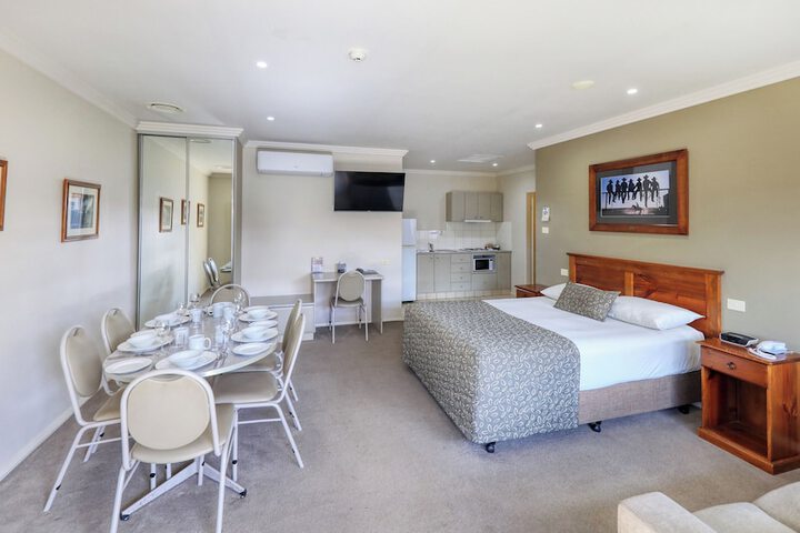 Room 4 of 43