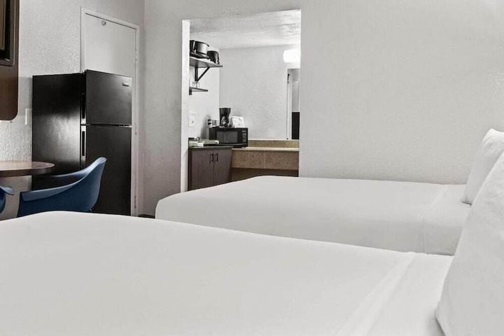 Room 14 of 28