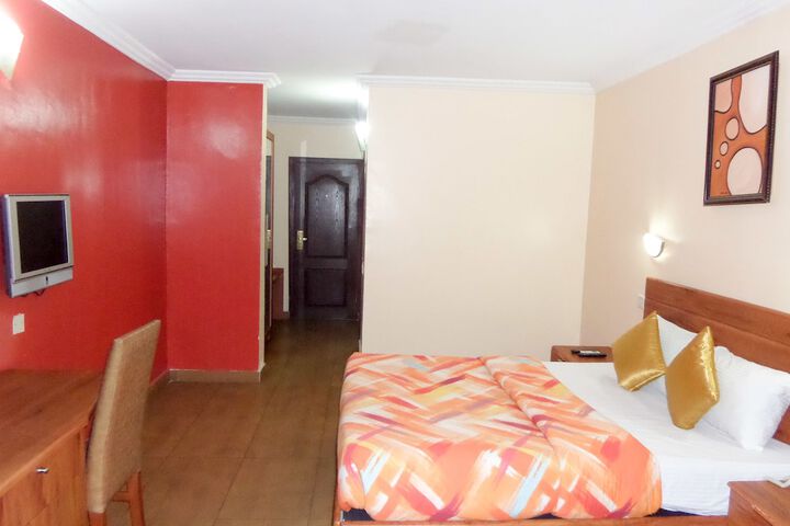 Room 12 of 33