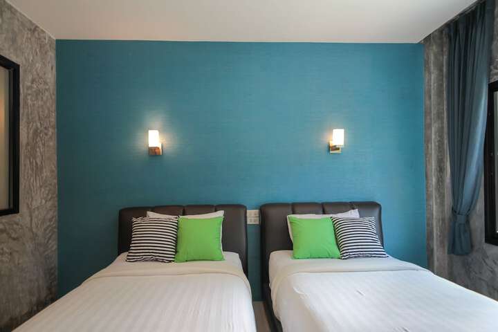 Room 8 of 152