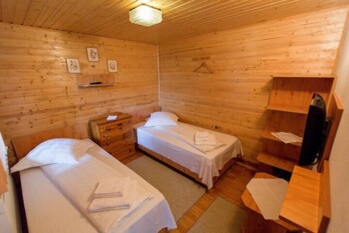 Room 12 of 25