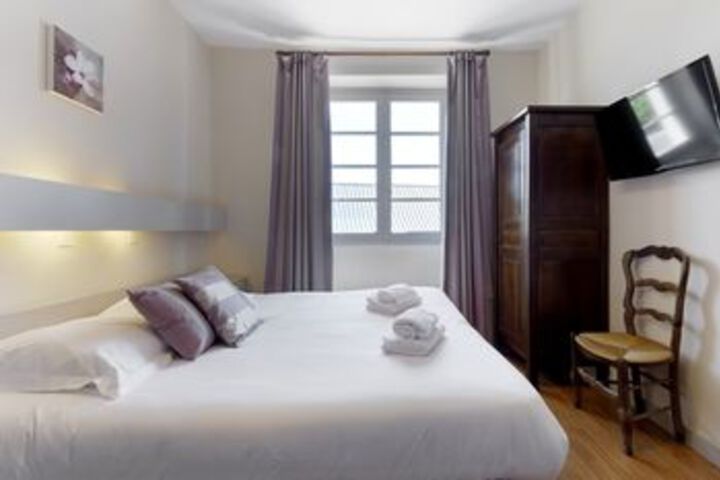 Room 6 of 14