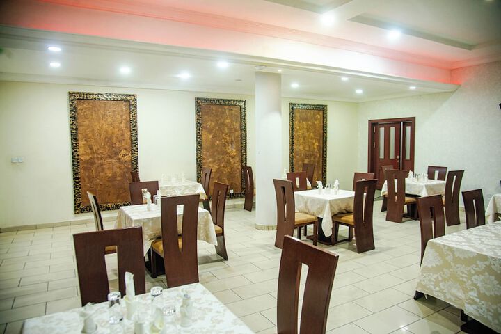 Dining 56 of 70