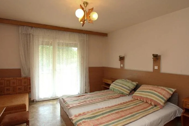 Room 4 of 14