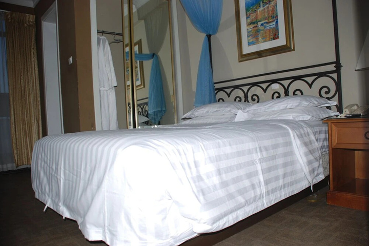 Room 2 of 2