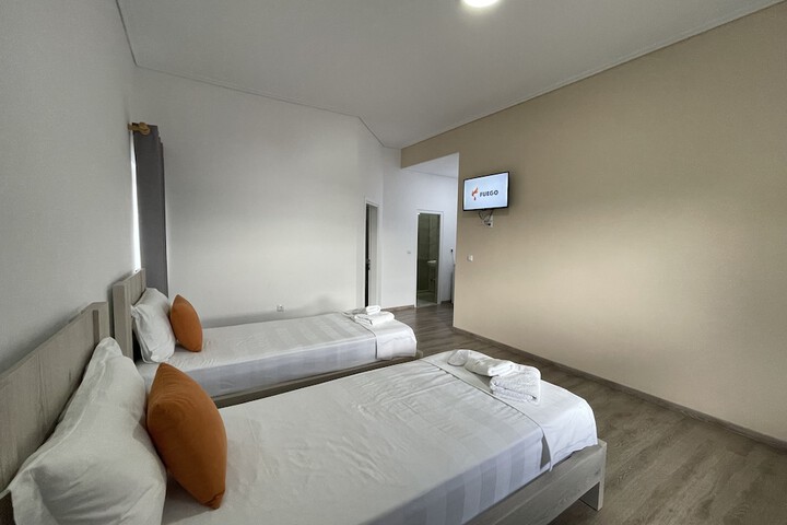 Room 4 of 111