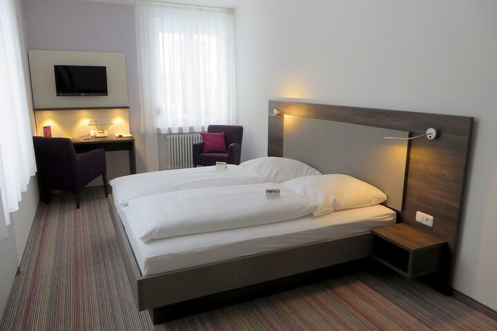 Room 8 of 44